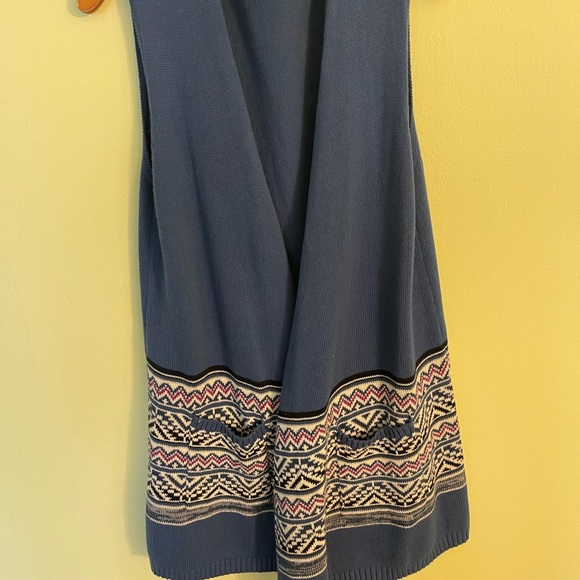 Bundle Deal: Two Women’s Sweater Vest. - Picture 8 of 8